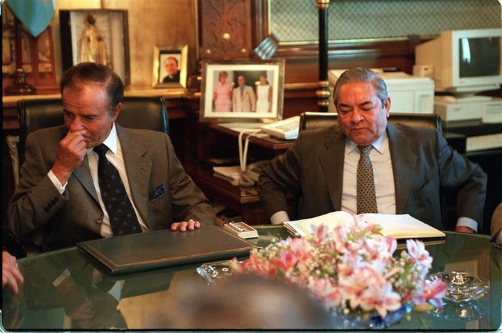 En su primer año de Presidencia, Carlos Menem estableció por DNU el Plan Bonex, con Erman González como ministro de Economía