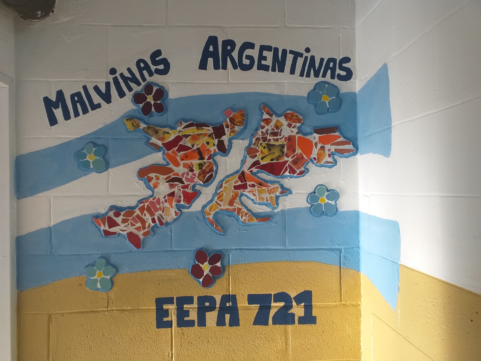 Murales realizados por estudiantes y docentes en la EEP N°721 de las Unidades Penitenciarias de Olmos y Gorina, La Plata.