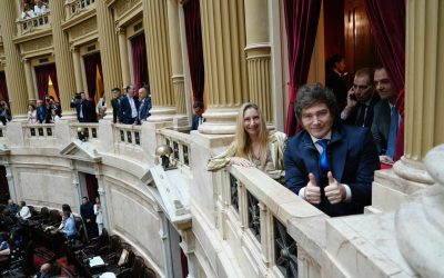 Las dos velocidades de la economía y de la política